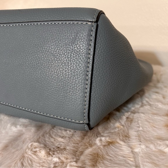 Gorgeous Coach NWOT Pebble Leather Turnlock Chain Strap Tote. Zipper closure. - Picture 5 of 7